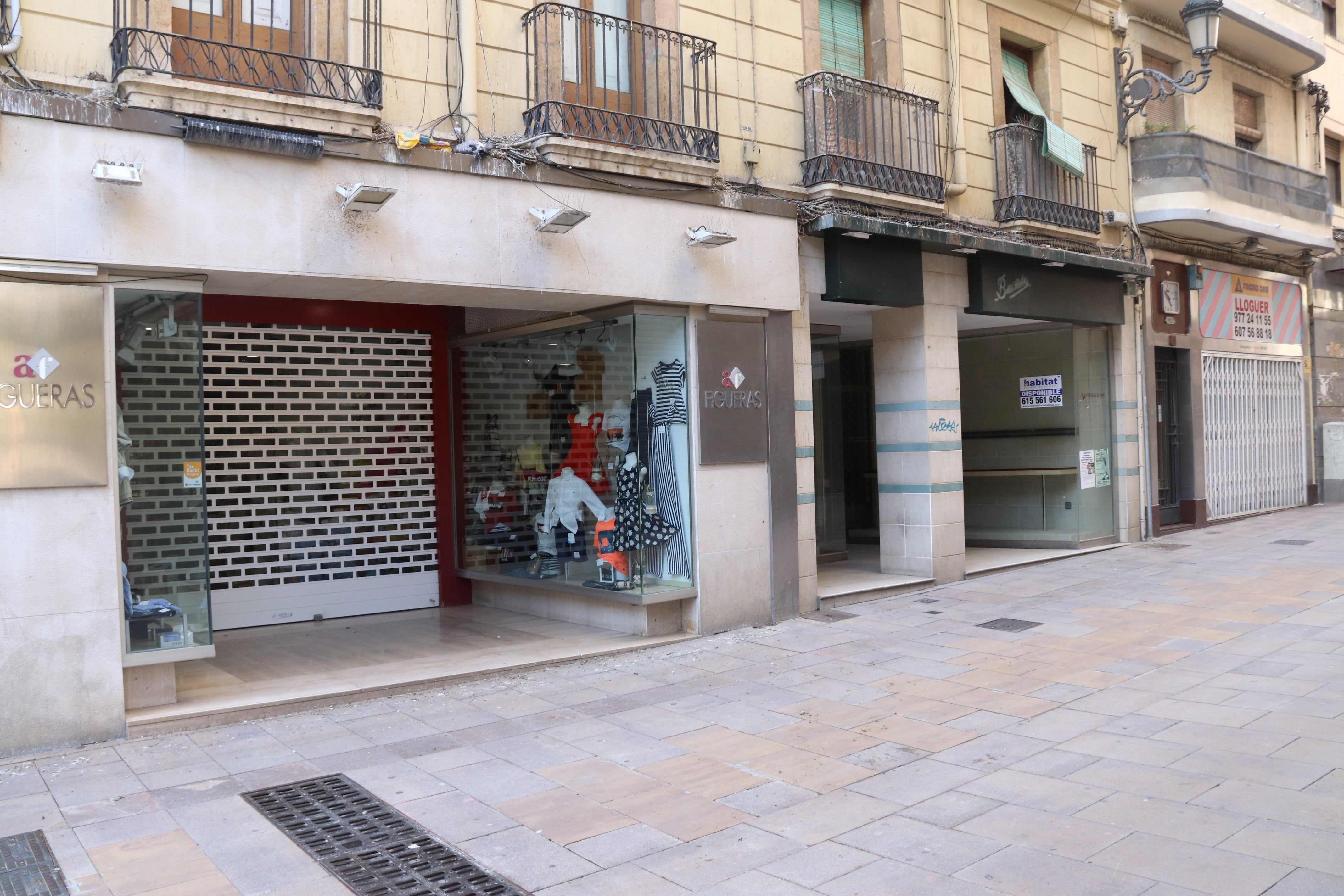 Closed shops and businesses in Tarragona due to the Covid-19 pandemic (by Eloi Tost)